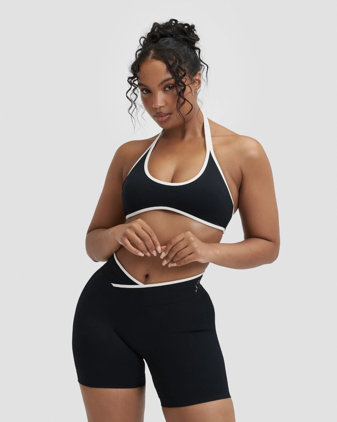 Elevate™ Outline Short Scrunch Shorts | Night Black - Image 4